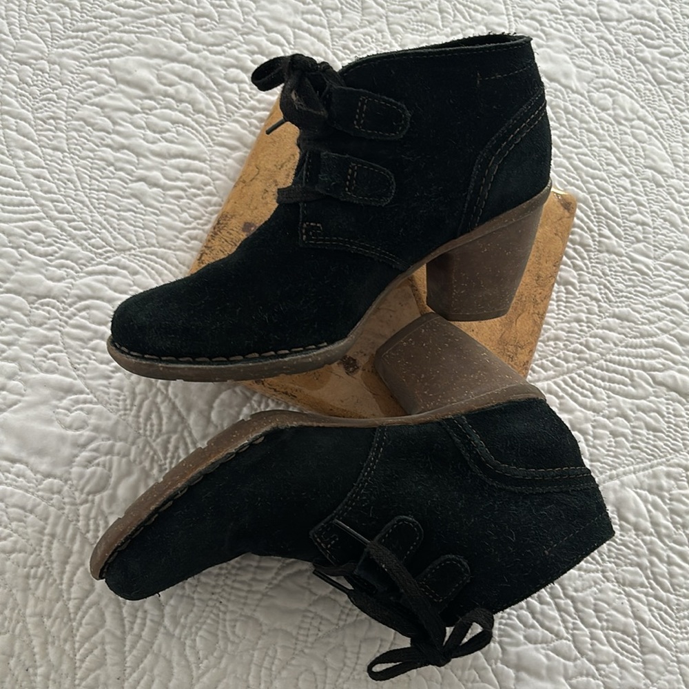 CLARKS Unstructured Booties - Picture 4 of 8